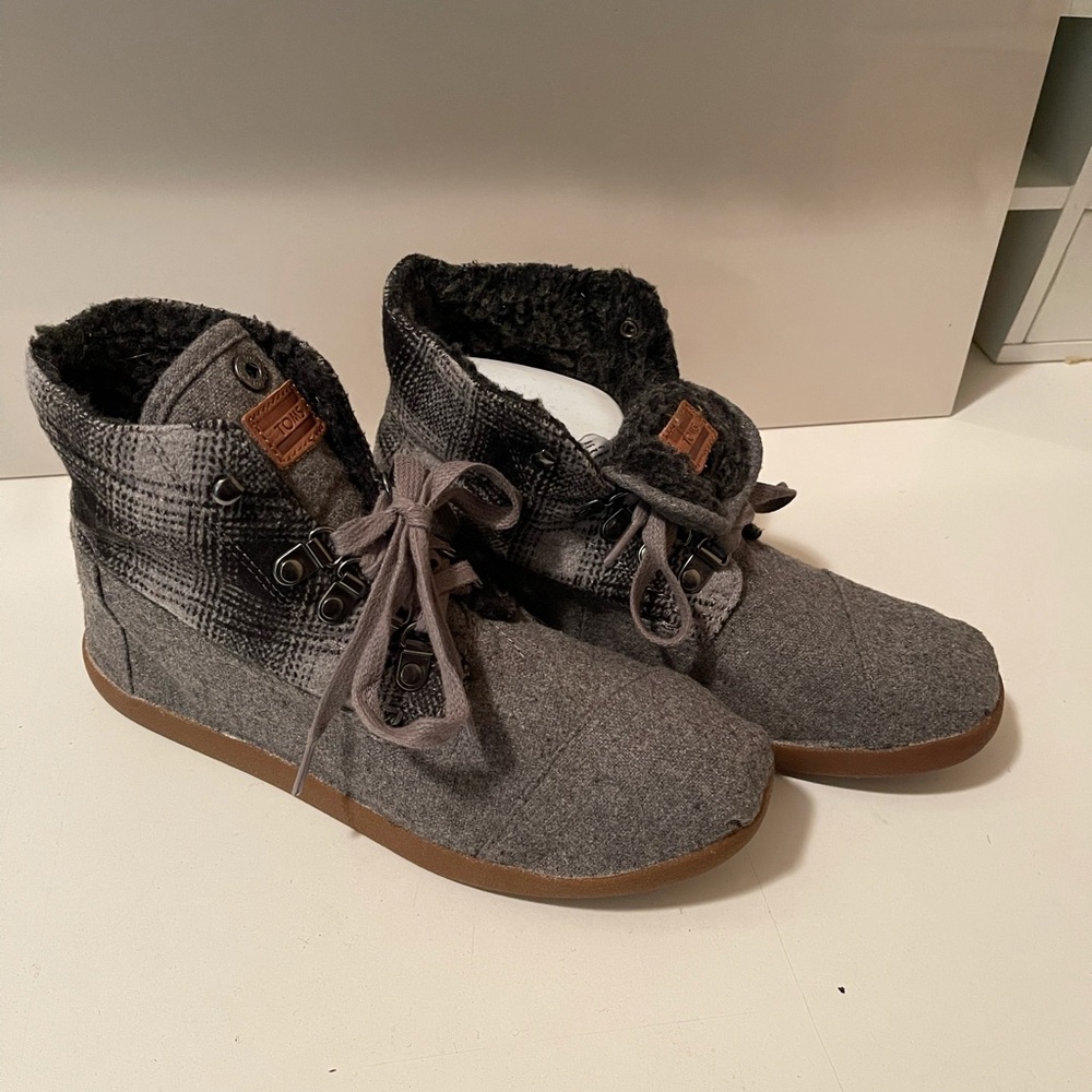 Toms gray booties good condition.Can change the style by snapping the front